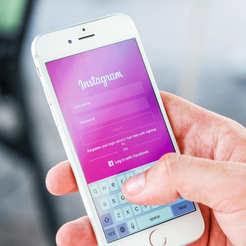 En effet, lorsqu’une entreprise souhaite se lancer sur Instagram, elle a trois options. Elle peut choisir de créer un compte personnel, un compte business/professionnel ou un compte créateur de contenu. Dans cet article, l’agence @optimize&cie vous aide à y voir plus clair.